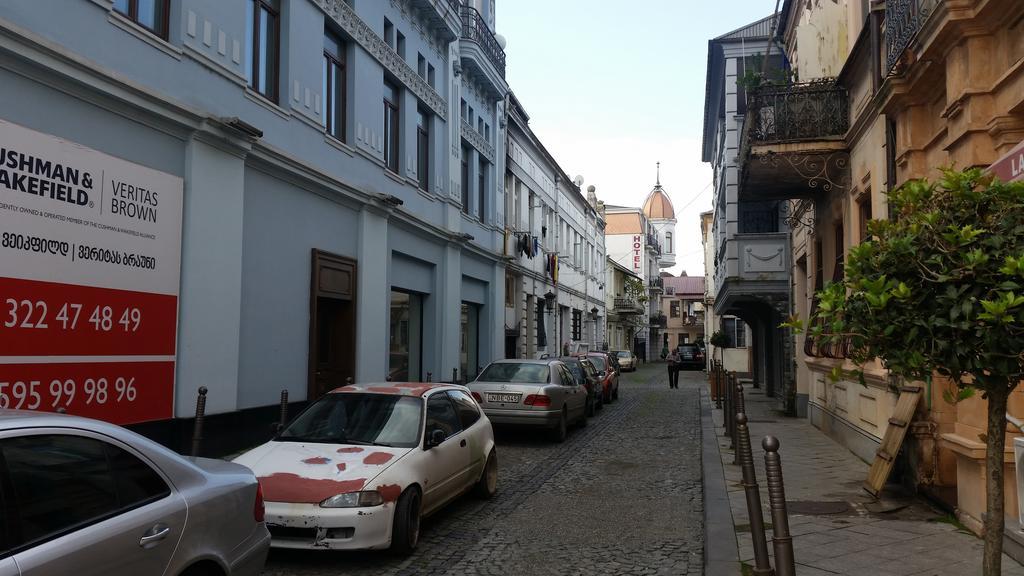 Nini'S Apartments Batumi Exterior photo